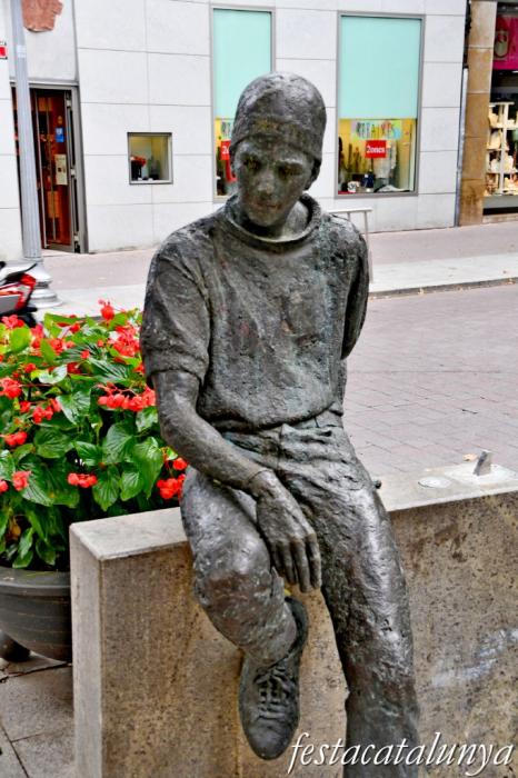 Igualada - Escultures urbanes - Noi de la Rambla