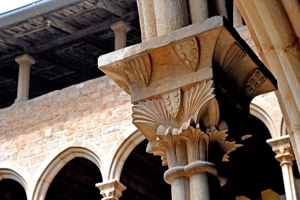 Claustre del monestir de Pedralbes ***