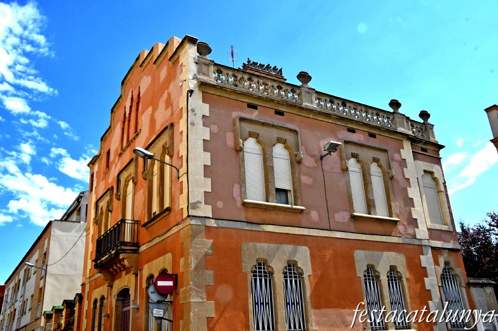 Igualada - Casa Marià Ratés a la Plaça dels Porcs