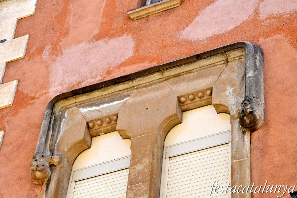 Igualada - Casa Marià Ratés a la Plaça dels Porcs 