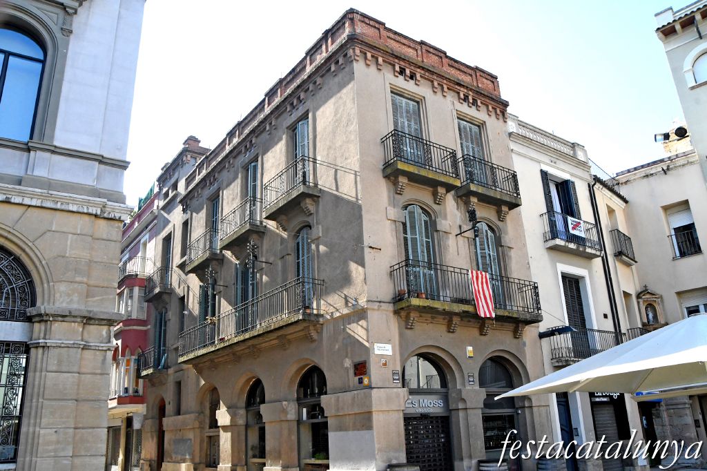 Igualada - Plaça de l'Ajuntament - Cal Poncell