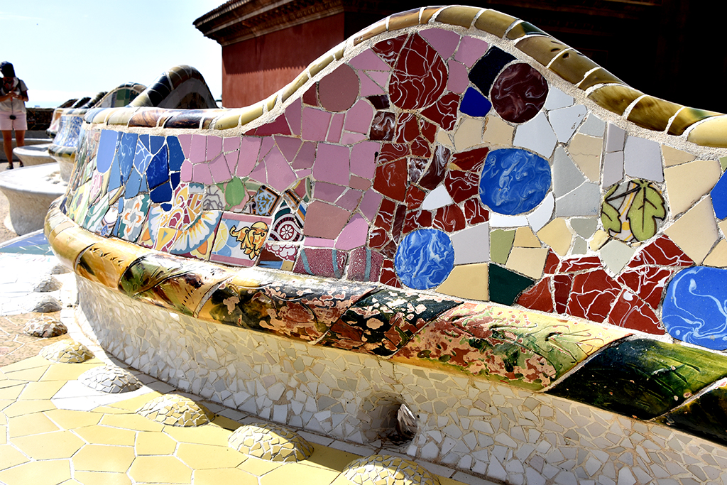 La Gran Plaça, Teatre Grec o Plaça de la Natura del Park Güell ***