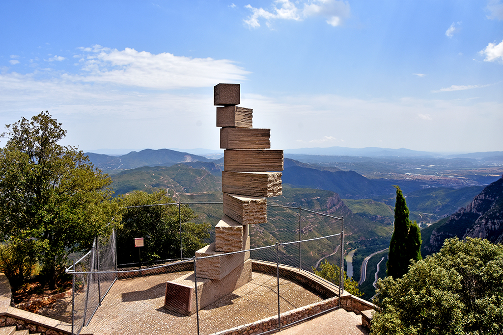 Monuments a l'entorn del monestir de Montserrat ***