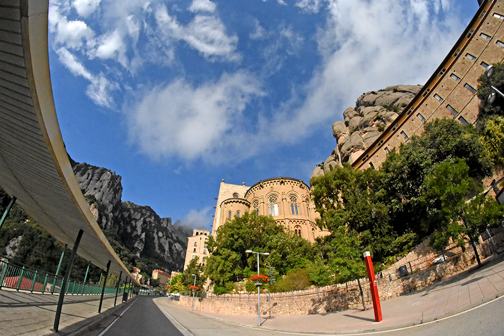 Basílica del monestir de Santa Maria de Montserrat ***