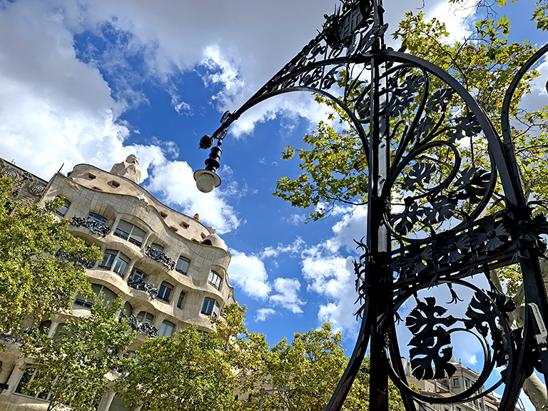 Façana exterior de la Pedrera o Casa Milà ***