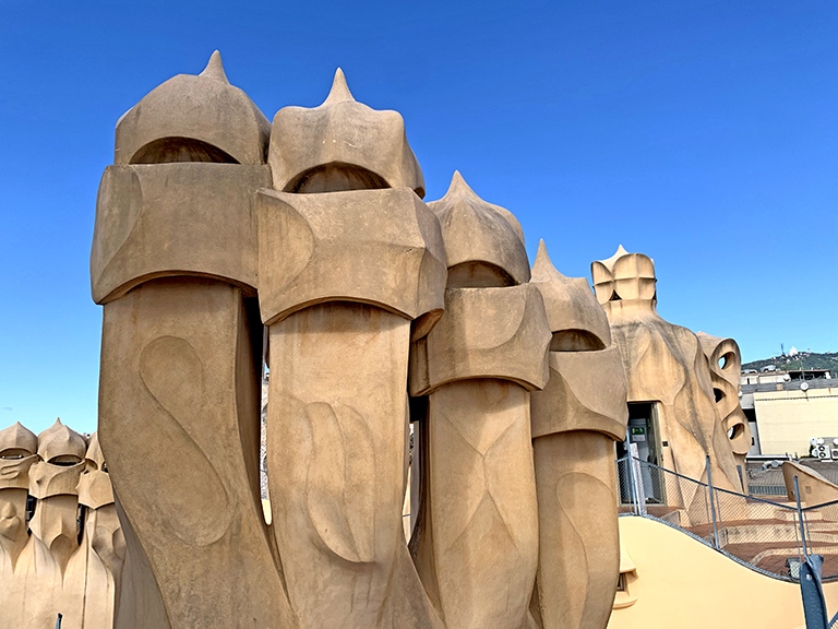 El Terrat dels Guerrers de la Pedrera o Casa Milà ***