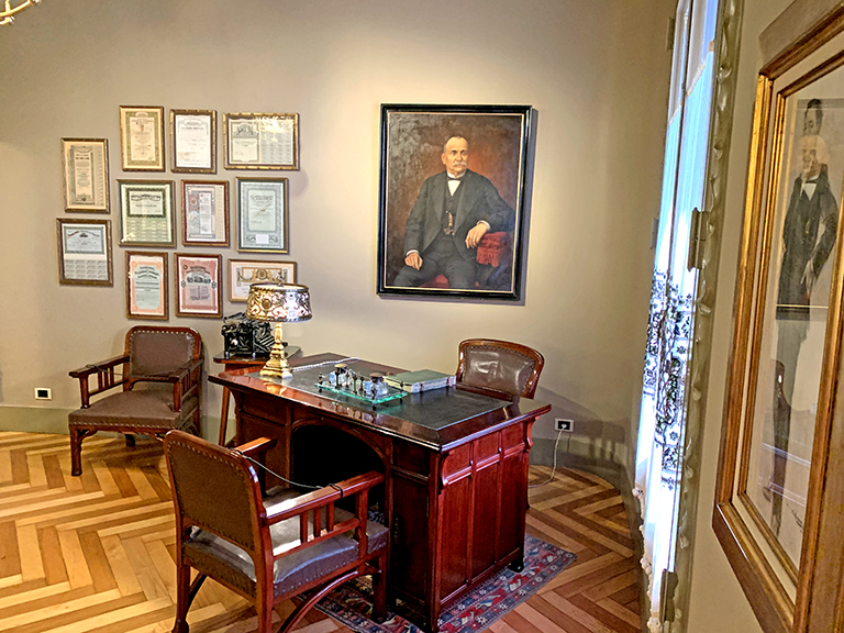 El Pis dels Veïns de la Pedrera o Casa Milà ***