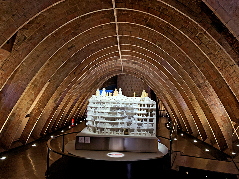 L'Àtic de la Balena de la Pedrera o Casa Milà (Exposició de Gaudí) ***