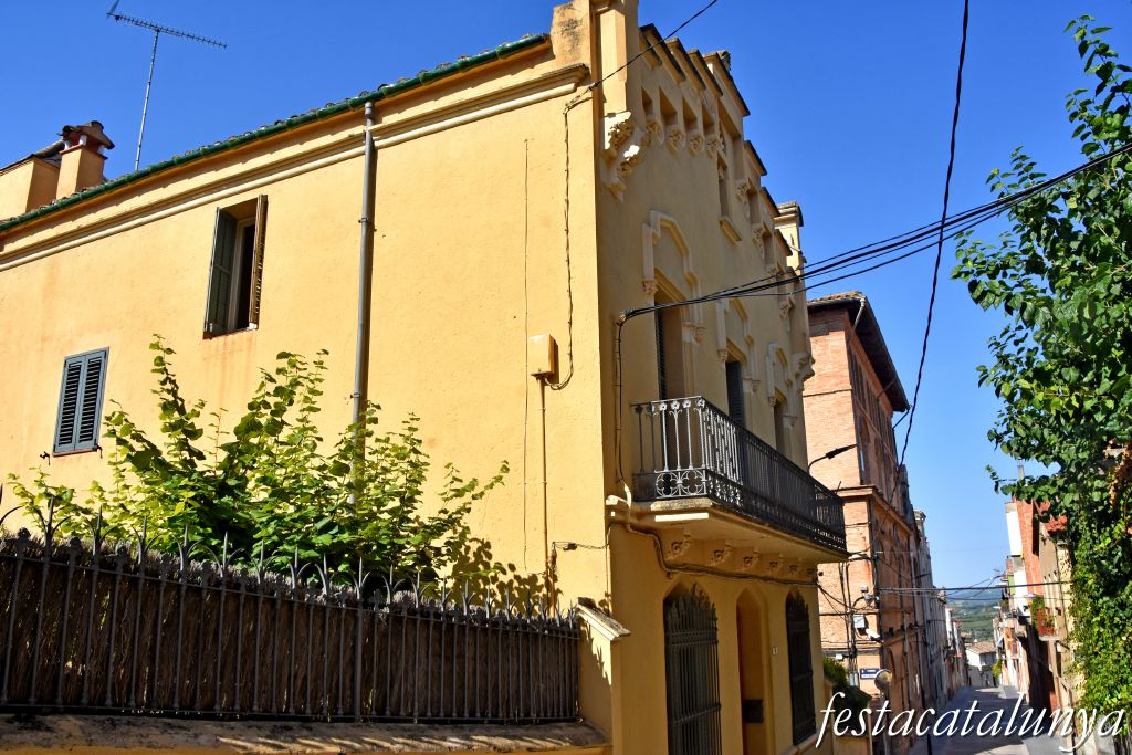 Gelida - Nucli antic (Casa de mossèn Jaume Via o Casa dels Senyors Rosell)