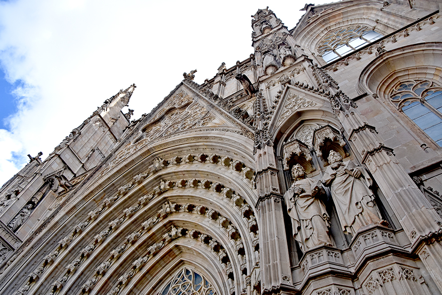 Façana i portes d'accès de la catedral de Barcelona ***