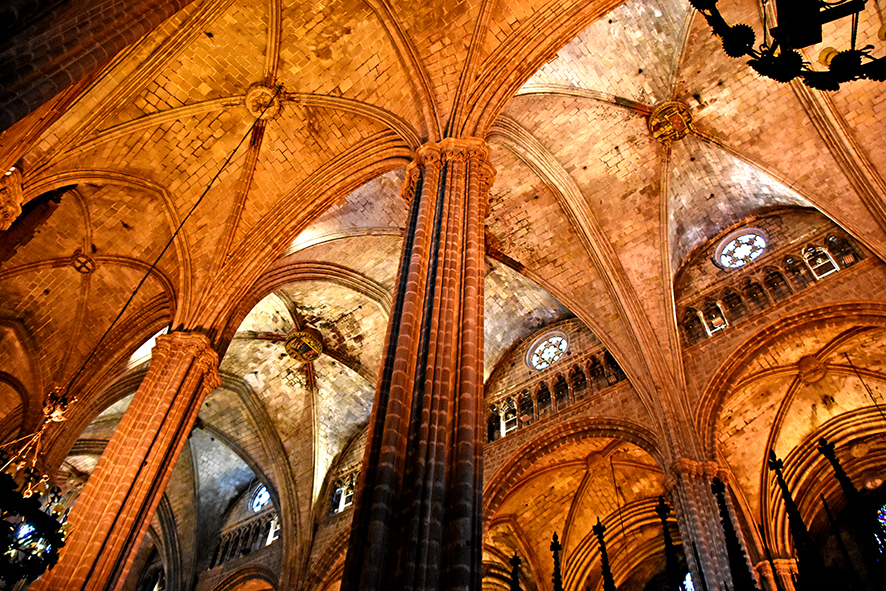 Interior de la catedral de Barcelona ***