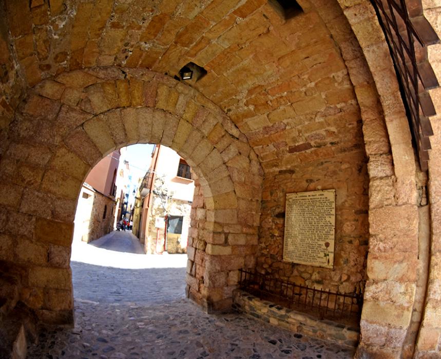 Muralles i Portals de Montblanc ***