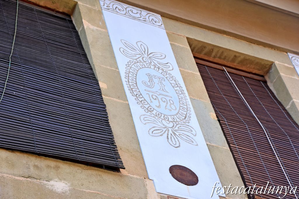 Folgueroles - Llindes i decoracions de les façanes