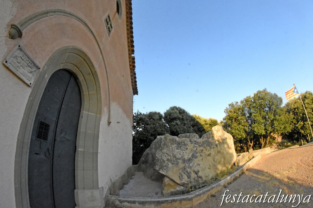 Folgueroles - Dolmen de Puigseslloses 