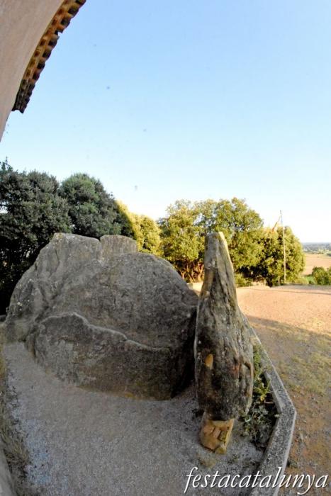 Folgueroles - Dolmen de Puigseslloses