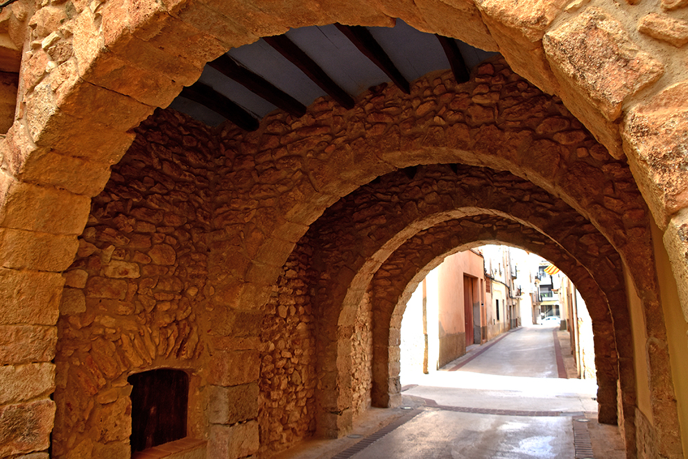 Nucli històric dins l'antic recinte emmurallat del Pla de Santa Maria