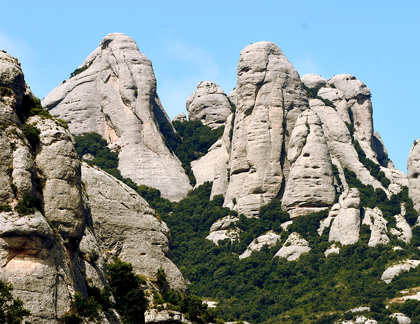 Vista de la muntanya de Montserrat des dels Hostalets de Pierola ***