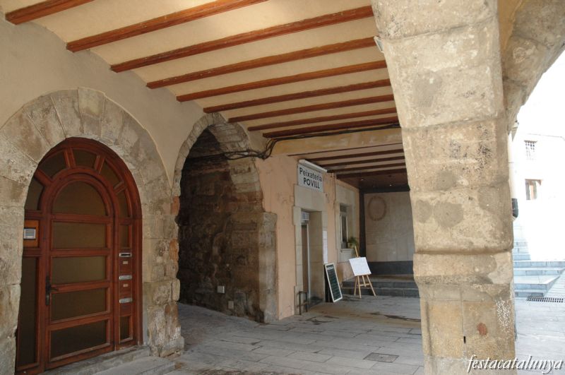 Plaça porxada del Bo-Bo de Monistrol de Montserrat