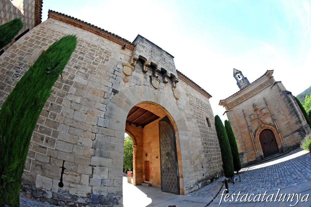 Vimbodí i Poblet - Portada Daurada i Plaça de la Bosseria 