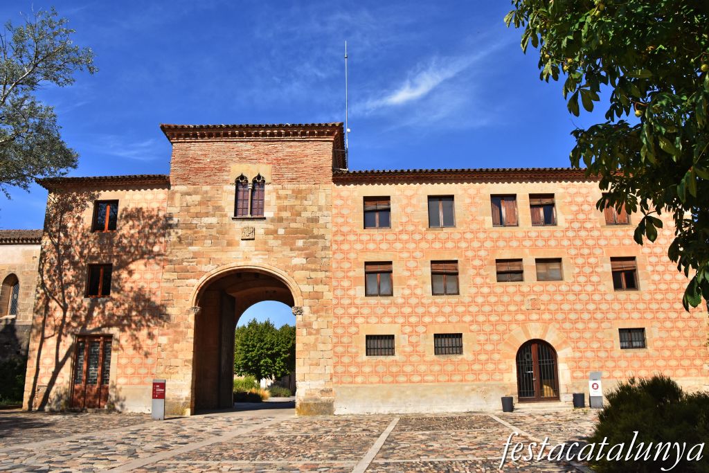 Vimbodí i Poblet - Portada Daurada i Plaça de la Bosseria