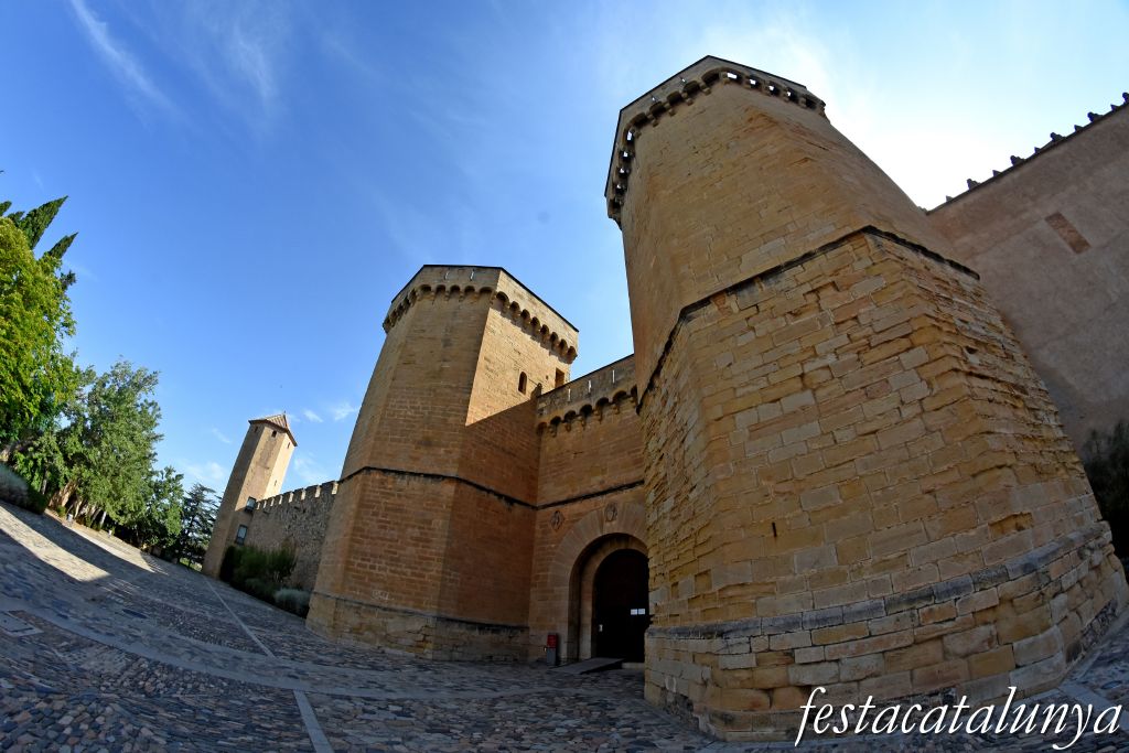 Vimbodí i Poblet - Porta reial i Plaça Major