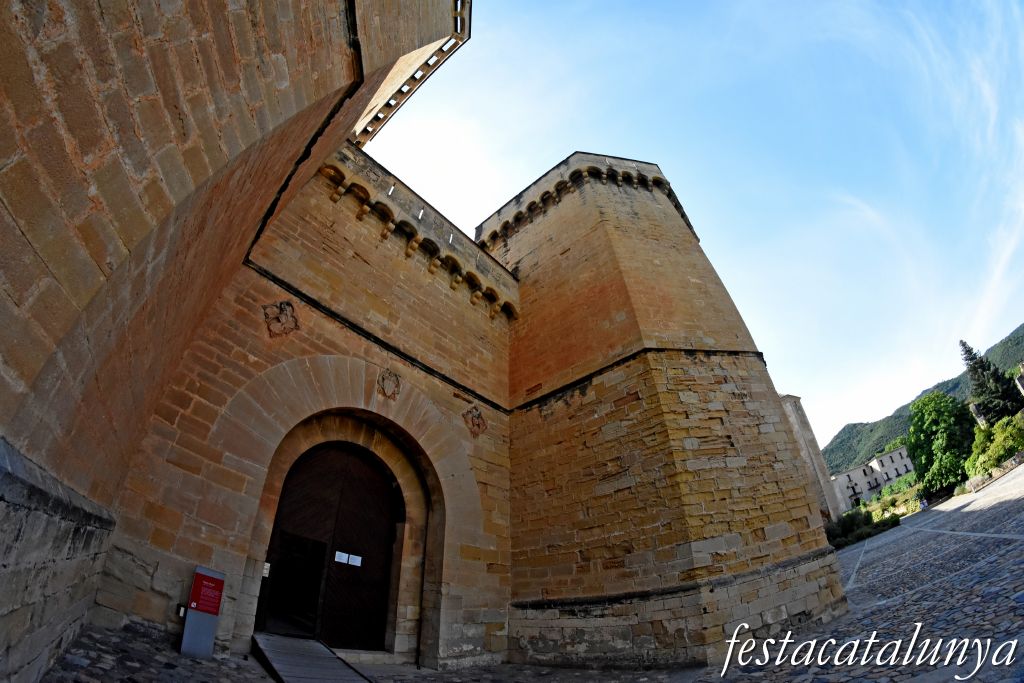 Vimbodí i Poblet - Porta reial i Plaça Major