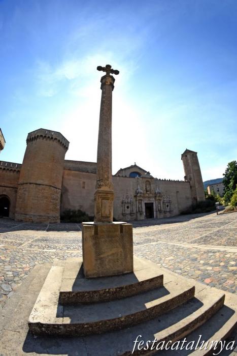 Vimbodí i Poblet - Porta reial i Plaça Major 