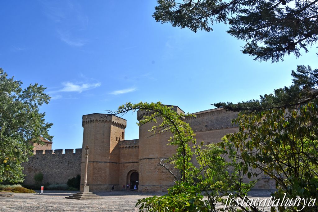 Vimbodí i Poblet - Porta reial i Plaça Major 