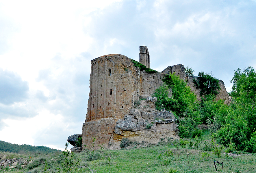 Castell i antiga església de Sant Pere de Madrona