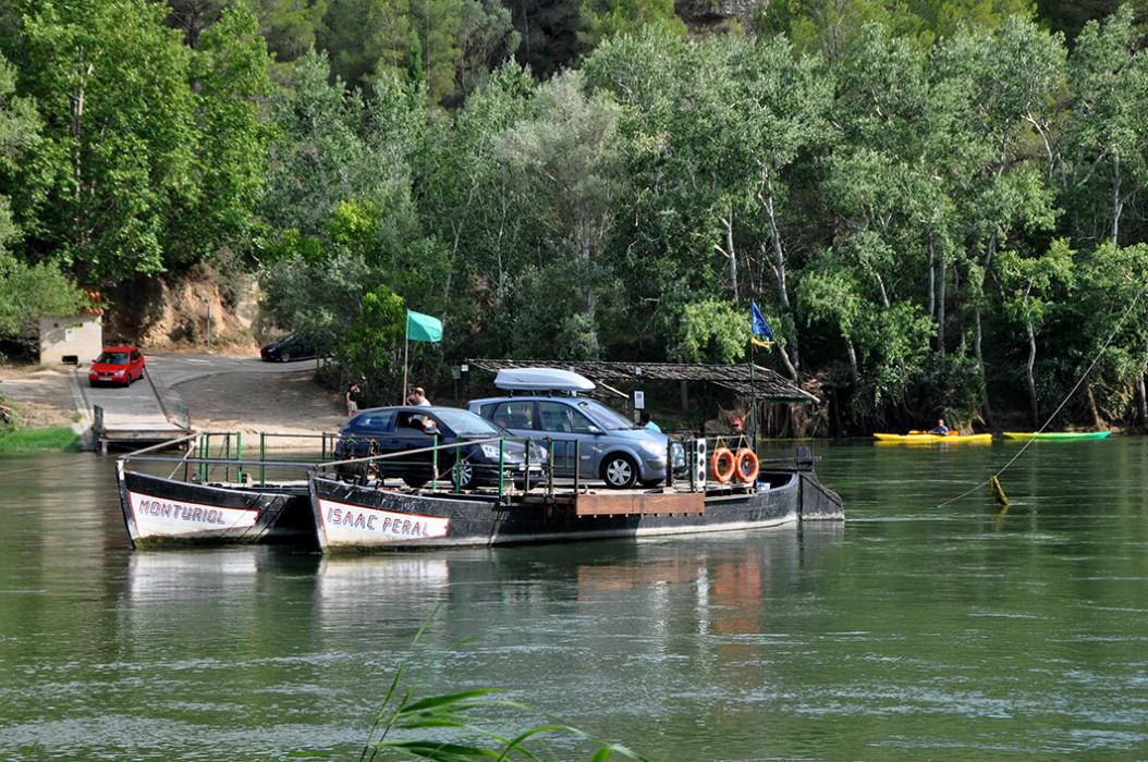 Pas de barca del riu Ebre a Miravet ***