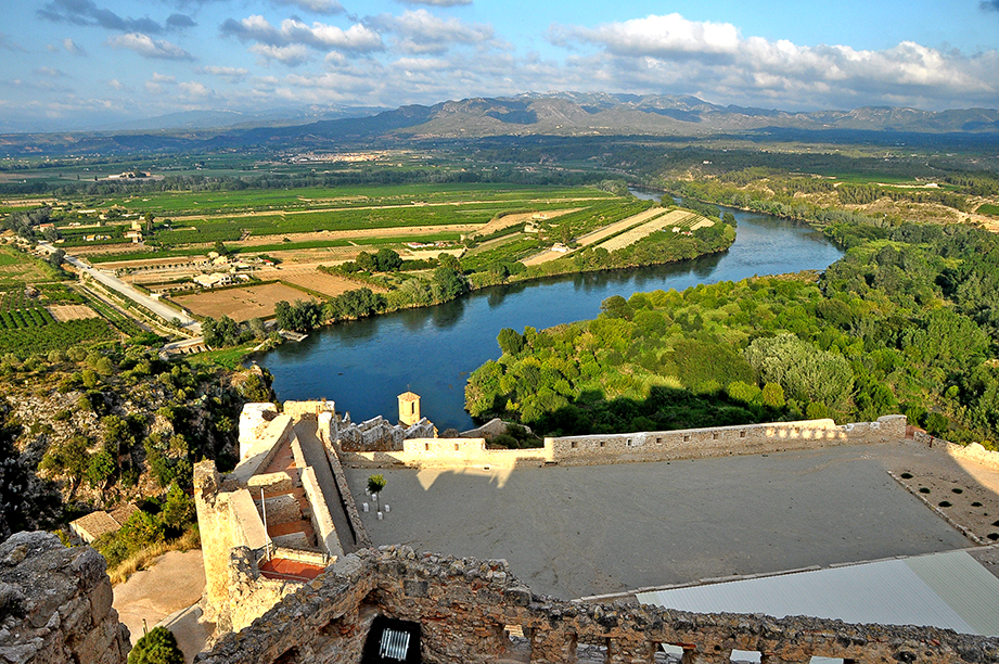 Vistes panoràmiques des del castell de Miravet ***