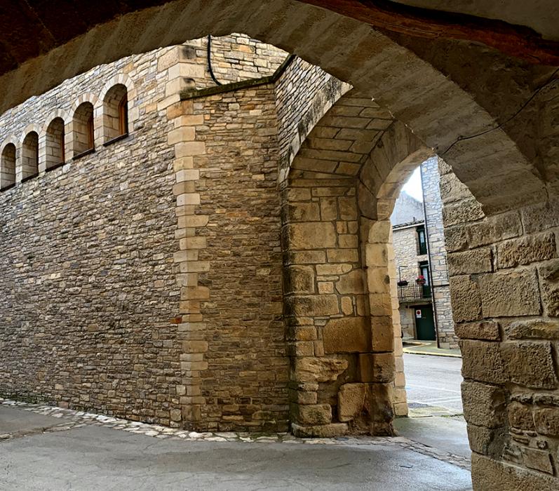 Els portals de la muralla de Conesa ***