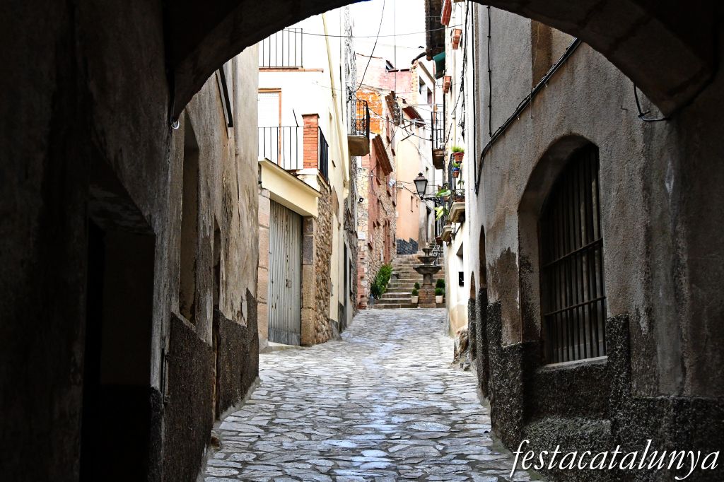 Vimbodí i Poblet - Nucli Històric - Volta carrer Mestre Rebull
