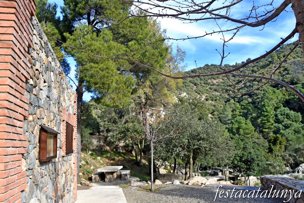 Vimbodí i Poblet - Vall de Castellfollit - Àrea de lleure de la Roca de l'Abella 