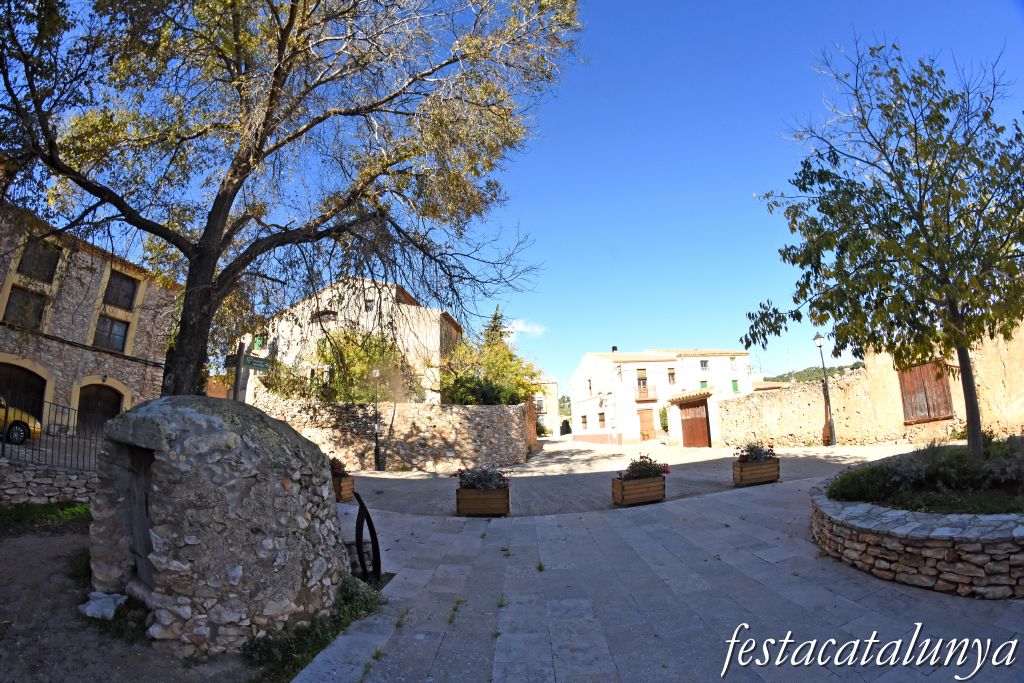 Masllorenç - Plaça de l'Om de Masarbonès 
