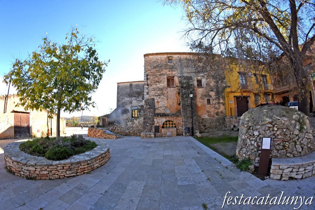 Masllorenç - Plaça de l'Om de Masarbonès 