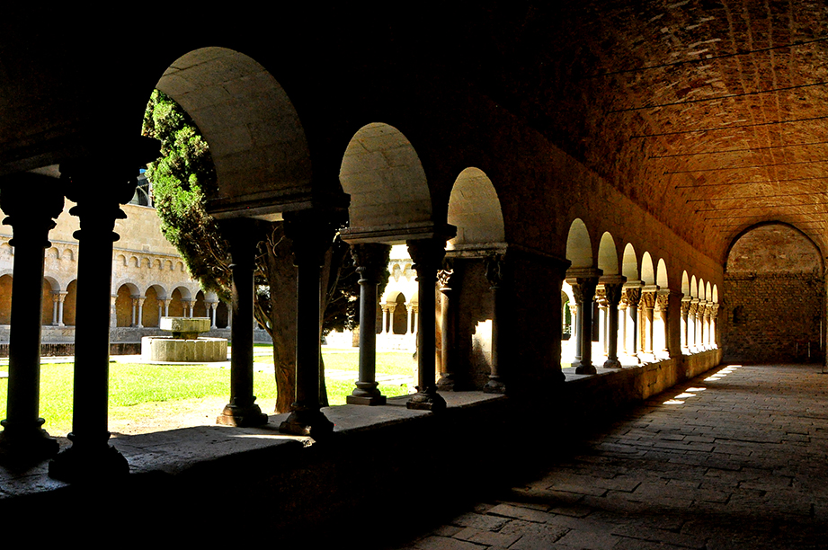 Monestir de Sant Cugat del Vallès ***