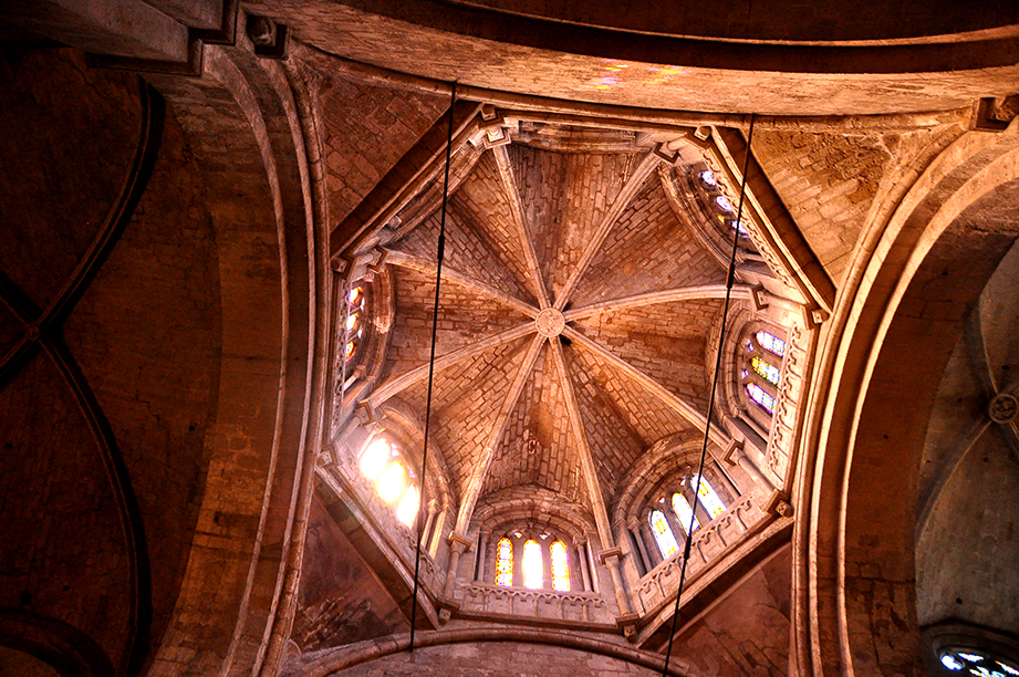 Interior de l'església abacial del monestir de Sant Cugat del Vallès ***