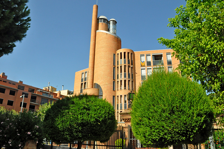 Edifici de l'antiga Caixa de Sabadell a Santa Perpètua de Mogoda