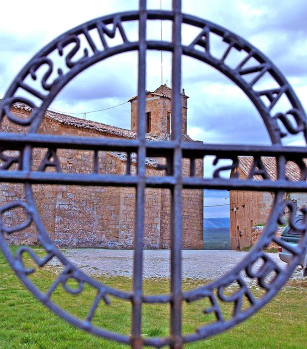 Església de Sant Pere de Castellar i muralles