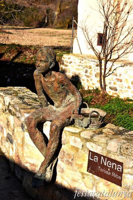 Conesa - Escultura de la nena que renta la roba 