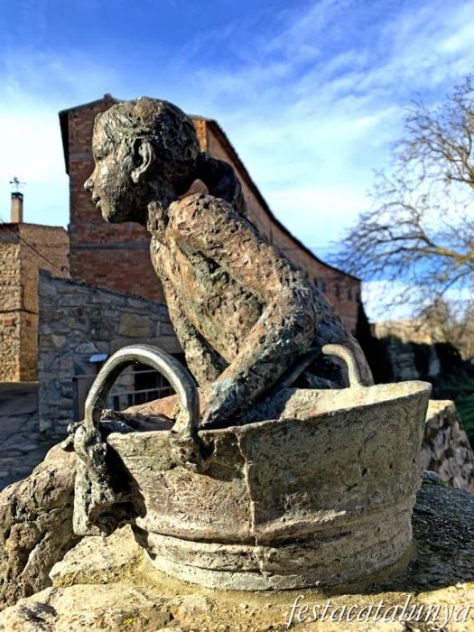 Conesa - Escultura de la nena que renta la roba 