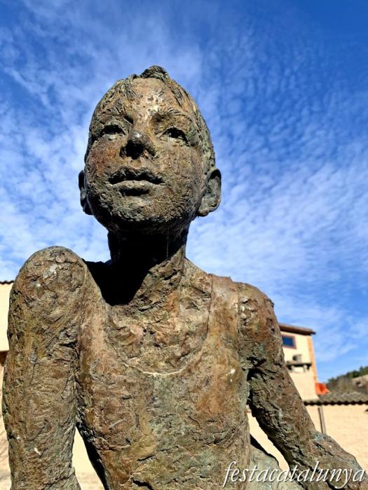 Conesa - Escultura de la nena que renta la roba 