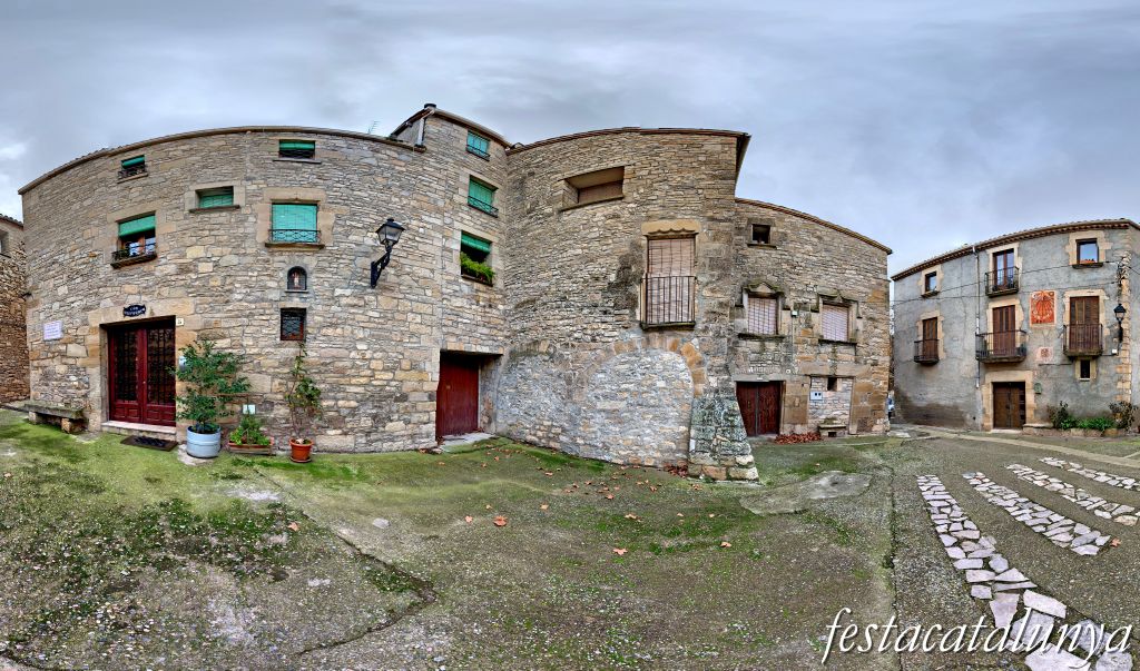 Plaça Major de Vallfogona de Riucorb