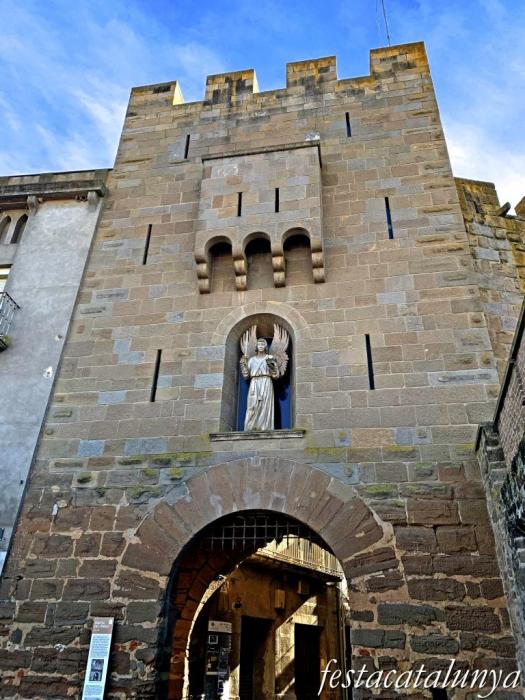 Guissona - Portal de l'Àngel i Muralla