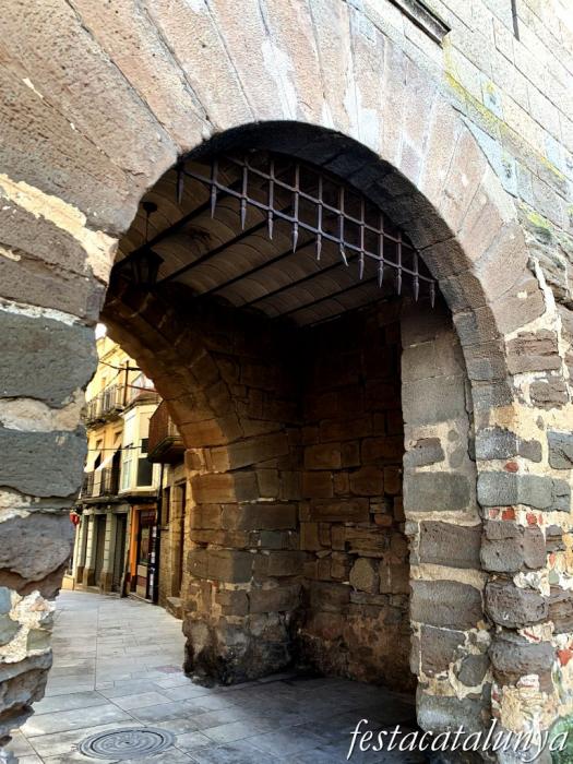 Guissona - Portal de l'Àngel i Muralla