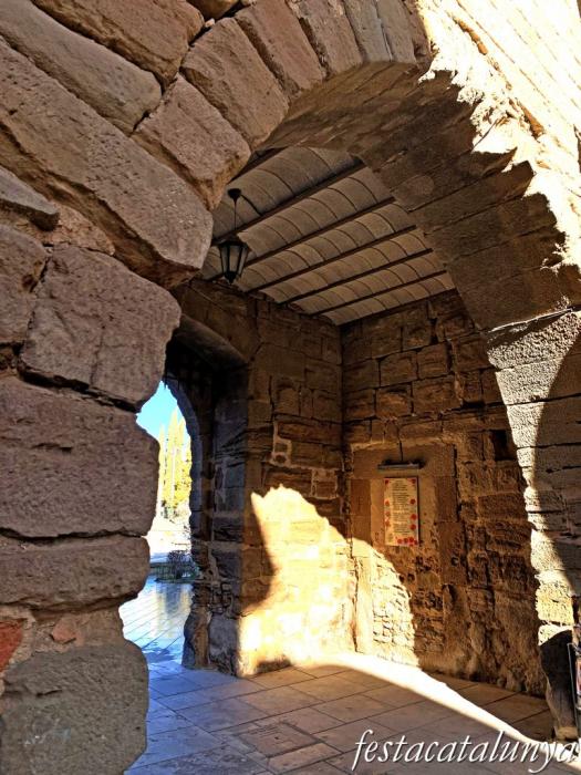 Guissona - Portal de l'Àngel i Muralla 