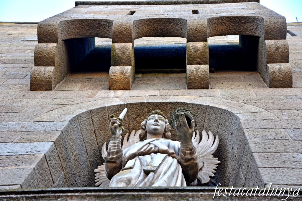 Guissona - Portal de l'Àngel i Muralla