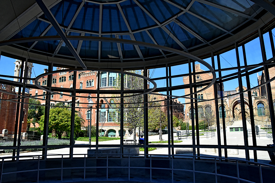 Edifici d'Operacions de l'Hospital de la Santa Creu i Sant Pau ***