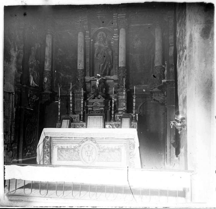 Sant Guim de Freixenet - Mare de Déu i altar major de Santa Maria de Freixenet (Foto: Josep Salvany any 1924.  Biblioteca Catalunya)